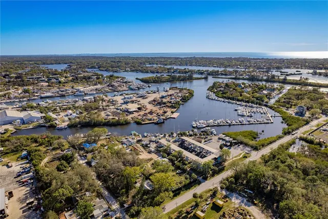 $1,995 | 102 Anclote Road, Tarpon Springs, FL 34689