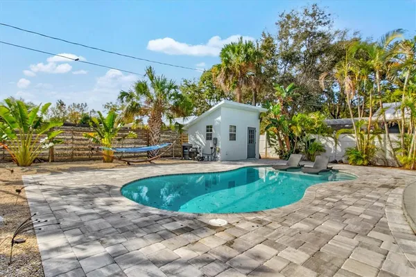 $2,000 | 2084 Grove Street, Unit B, Sarasota, FL 34239