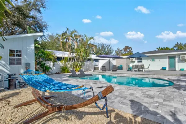 $2,000 | 2084 Grove Street, Unit B, Sarasota, FL 34239