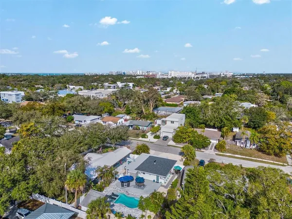 $2,000 | 2084 Grove Street, Unit B, Sarasota, FL 34239