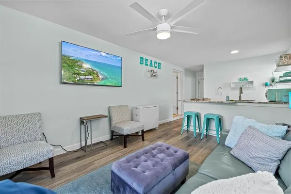 $2,000 | 2084 Grove Street, Unit B, Sarasota, FL 34239