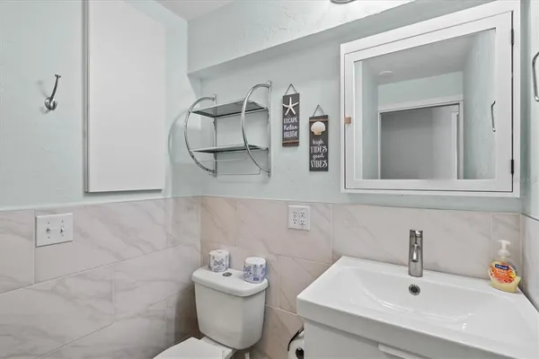 $2,000 | 2084 Grove Street, Unit B, Sarasota, FL 34239