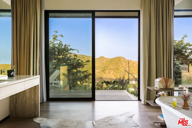 $5,995,000 | 3306 Deronda Drive, Los Angeles, CA 90068