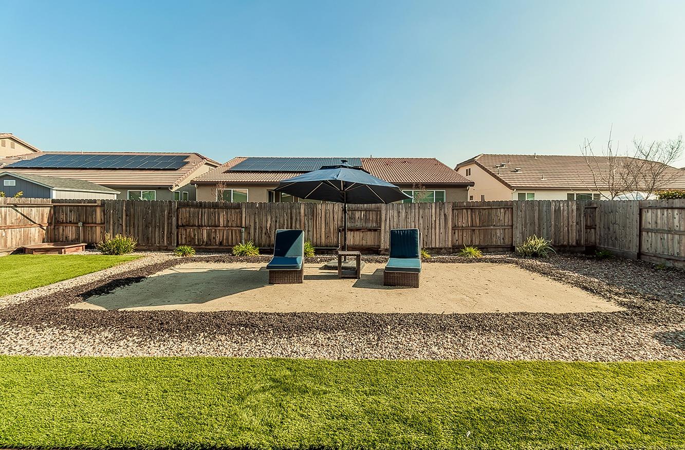 1035 Agua Dulce Avenue Clovis, CA 93619 - Photo 27 of 40 a view of a house with backyard and sitting area