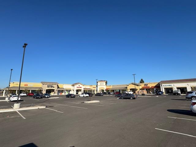 1035 Agua Dulce Avenue Clovis, CA 93619 - Photo 37 of 40 a view of city street with cars
