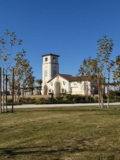1035 Agua Dulce Avenue Clovis, CA 93619 - Photo 39 of 40 a front view of a house with a yard