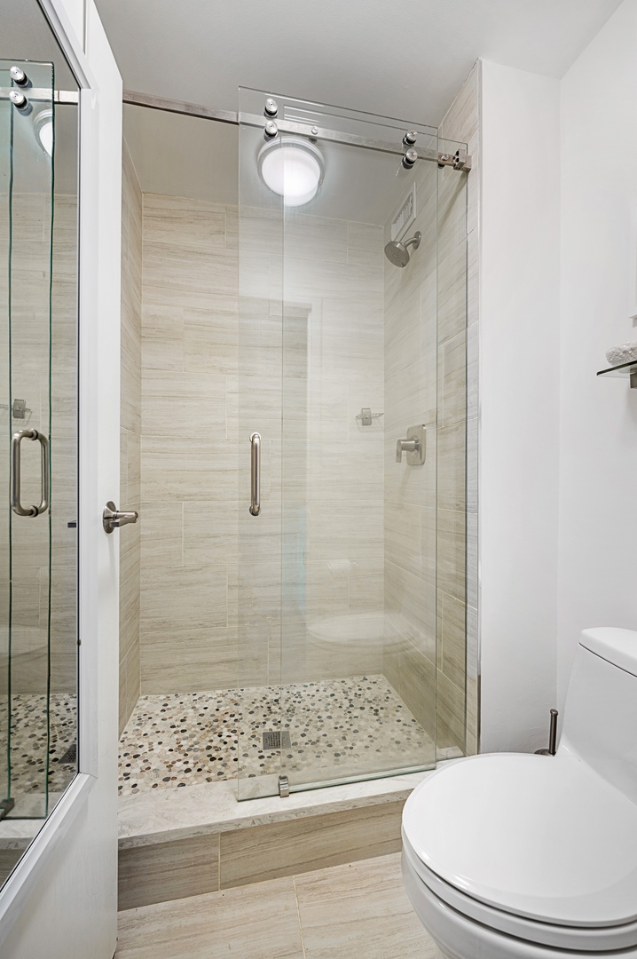 3150 North Sheridan Road, Unit 3C Chicago, IL 60657 - Photo 13 of 19 a bathroom with a shower and a toilet