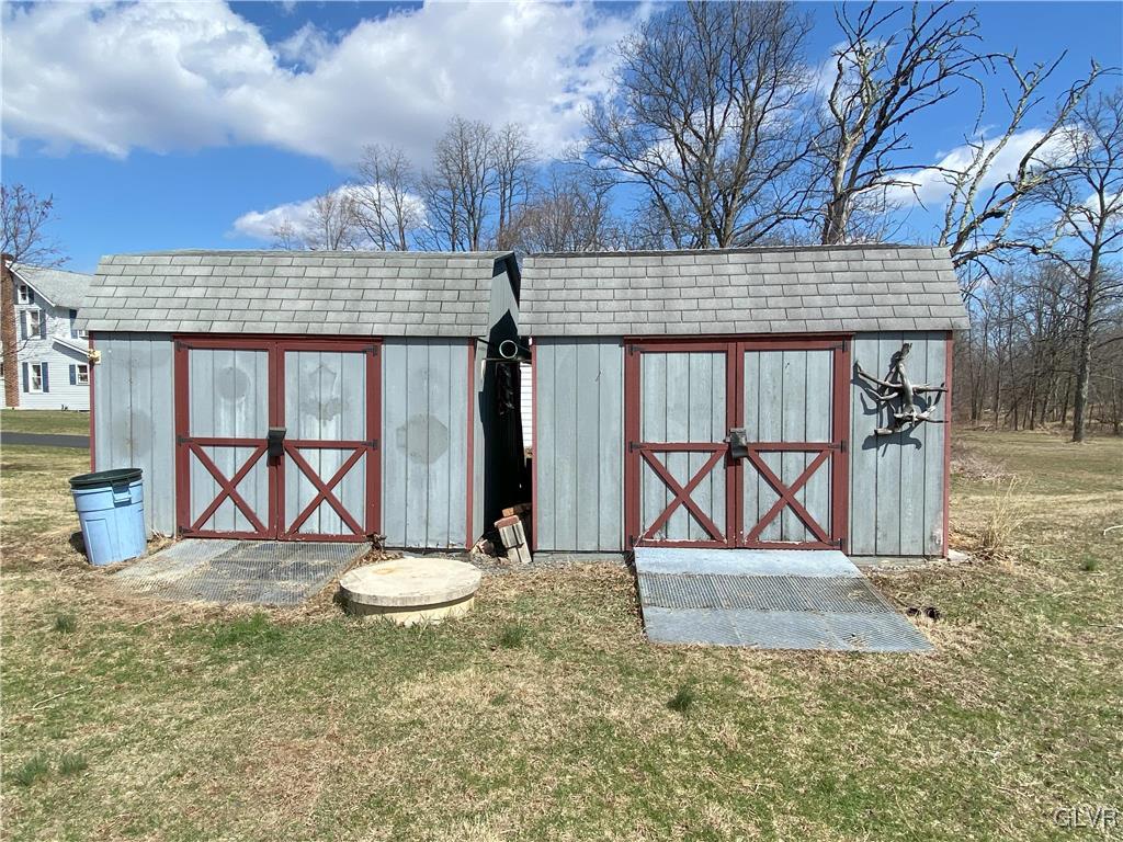 690 East Dell Road Bath, PA 18014 - Photo 29 of 31 a view of outdoor space