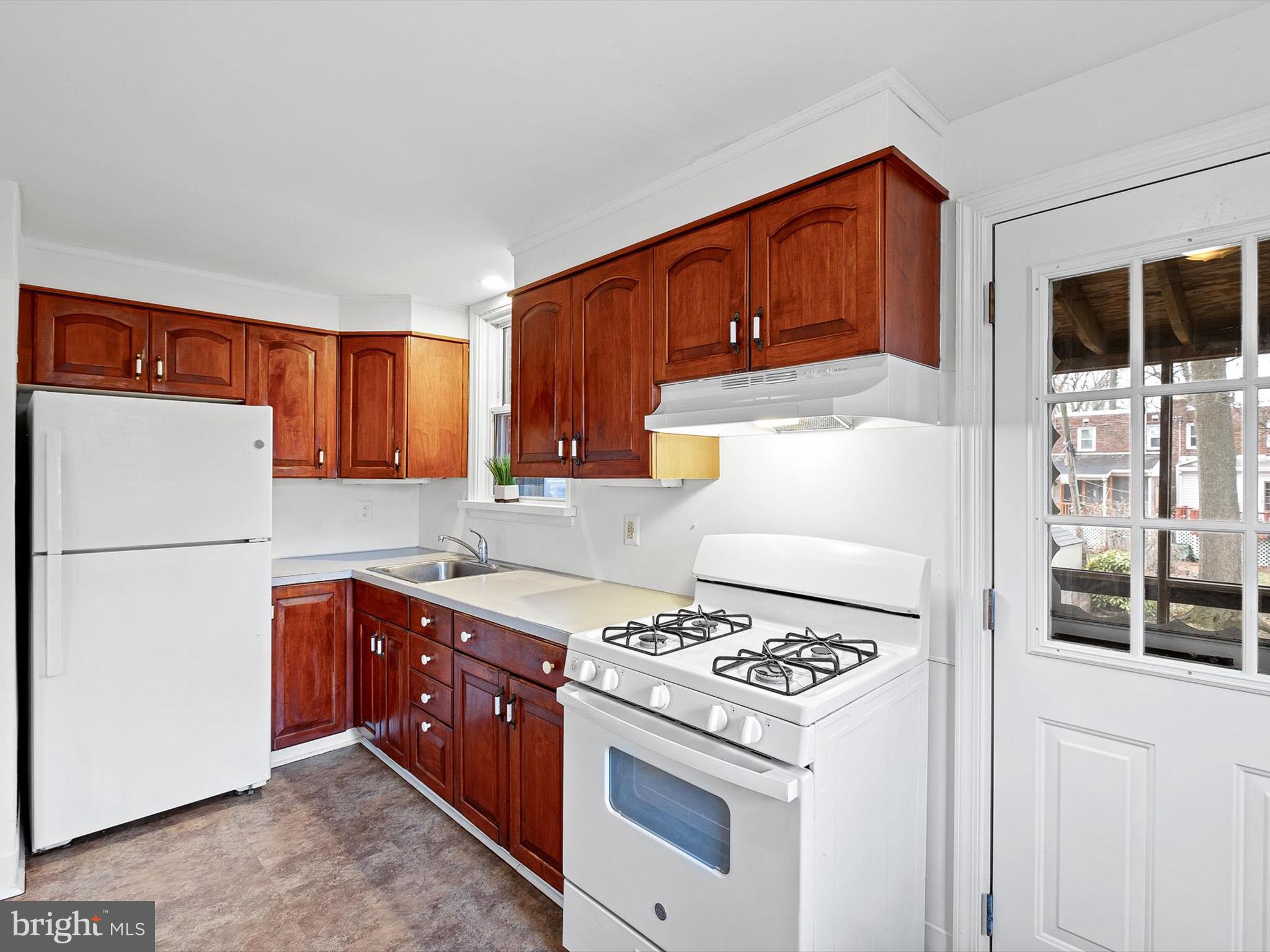 714 Dean Street Ridley Park, PA 19078 - Photo 12 of 20 Full kitchen