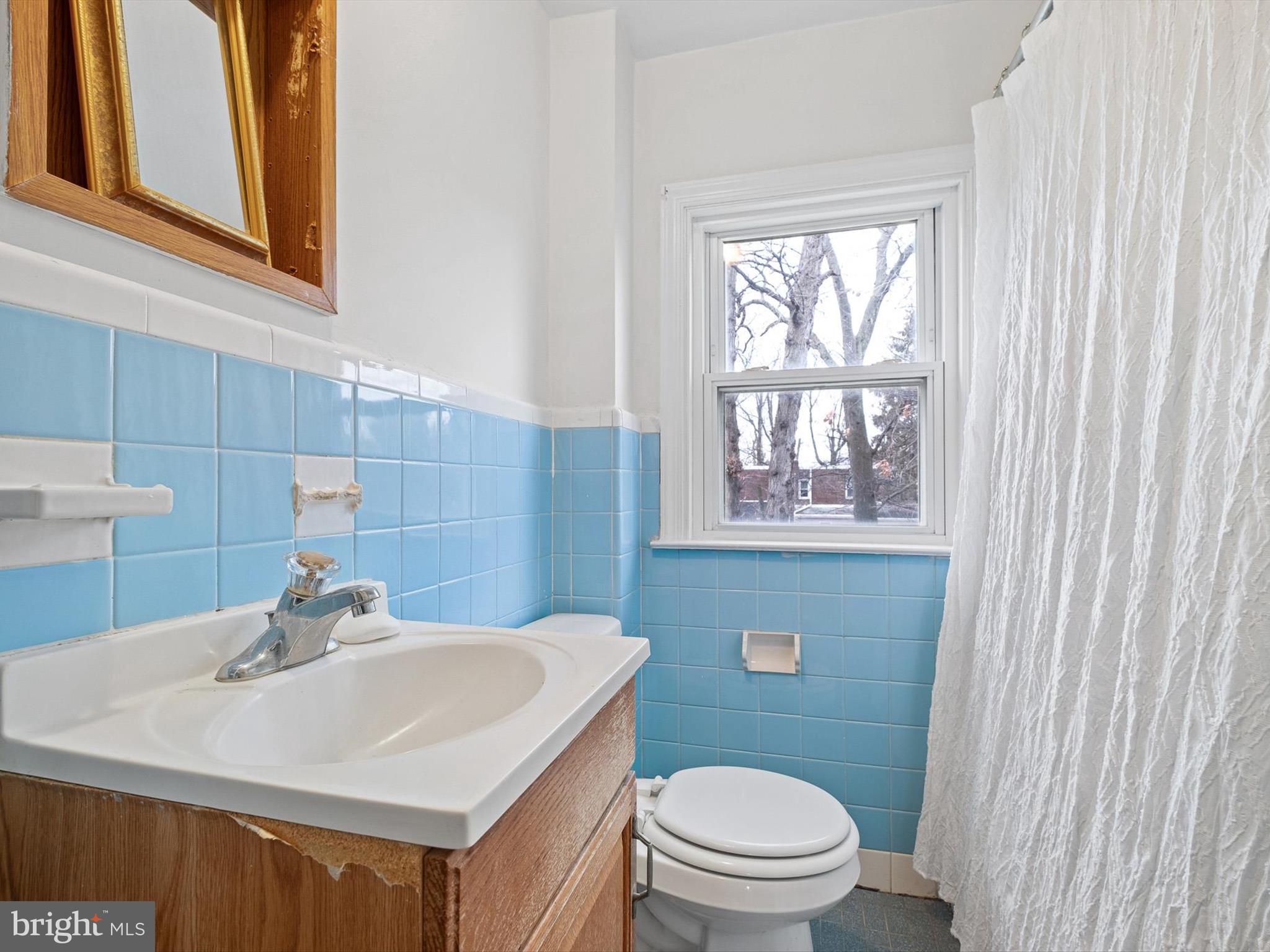 714 Dean Street Ridley Park, PA 19078 - Photo 15 of 20 Full Bathroom with tub shower