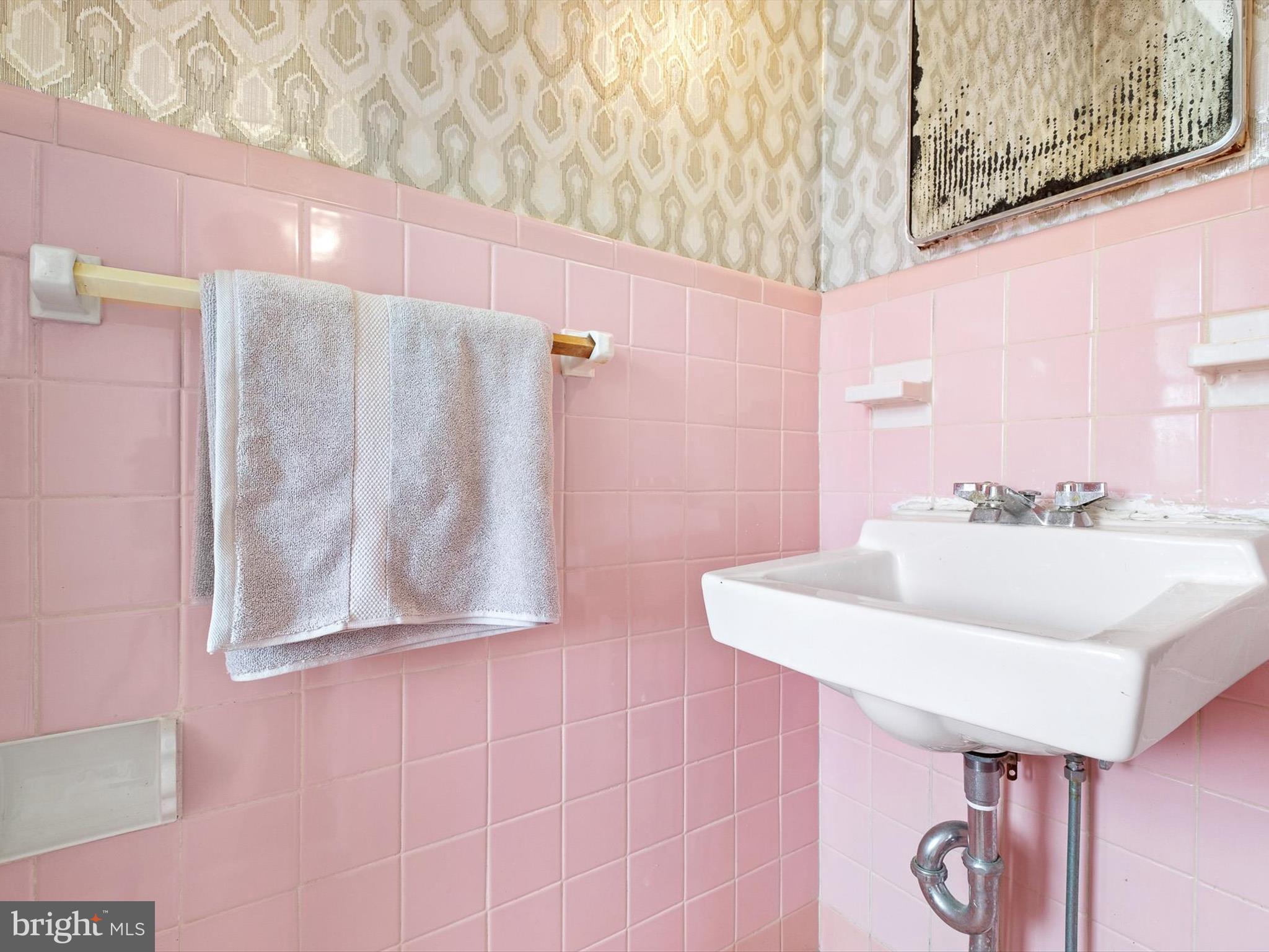 714 Dean Street Ridley Park, PA 19078 - Photo 17 of 20 Half-bath en-suite