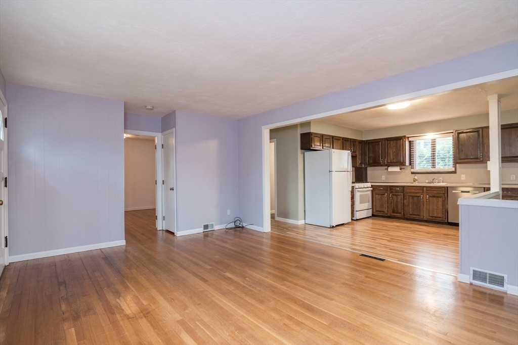 248 Laconia Street Springfield, MA 01129 - Photo 9 of 20