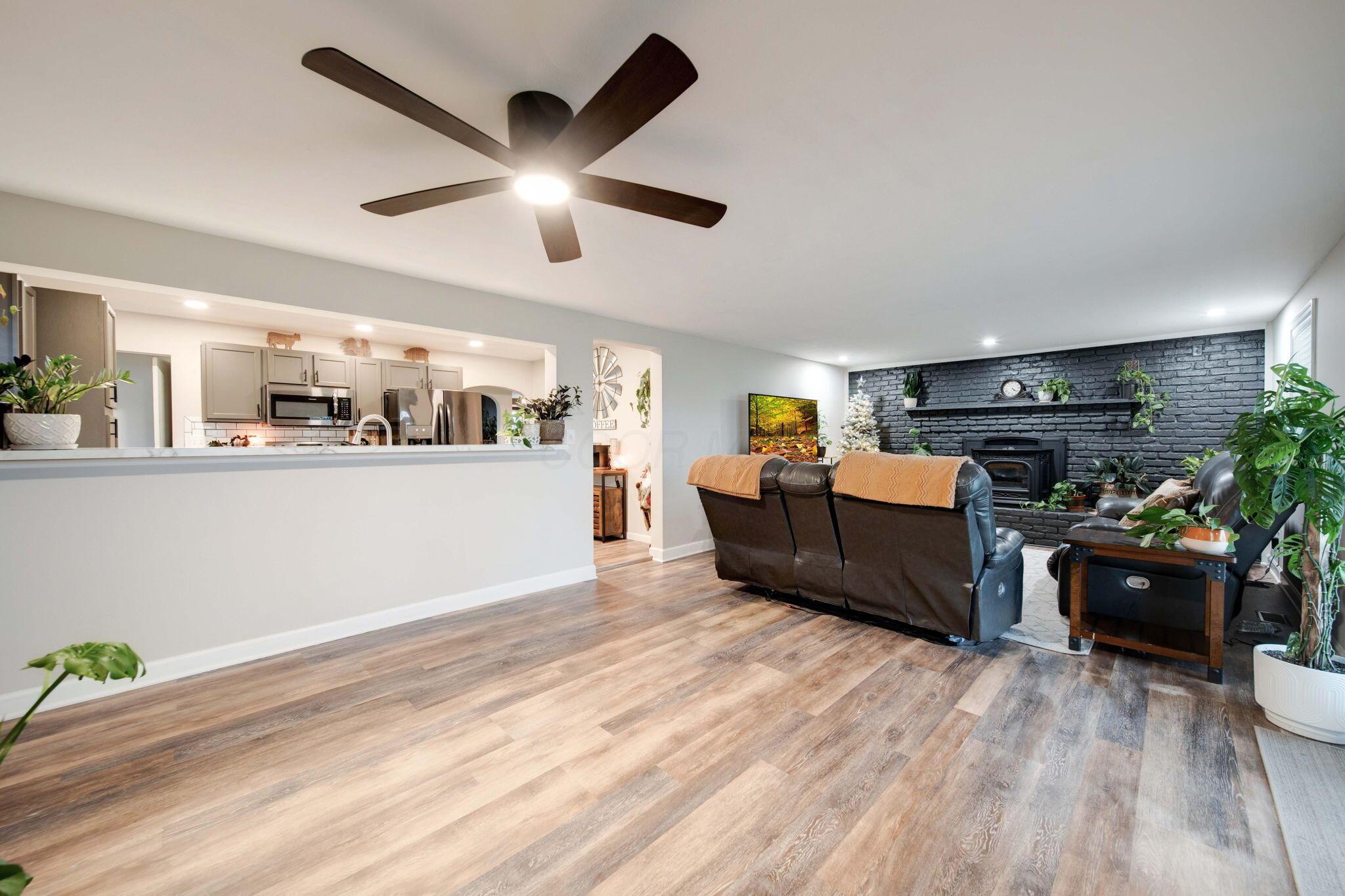 5243 Old Columbus Road Springfield, OH 45502 - Photo 6 of 19 Dining Space