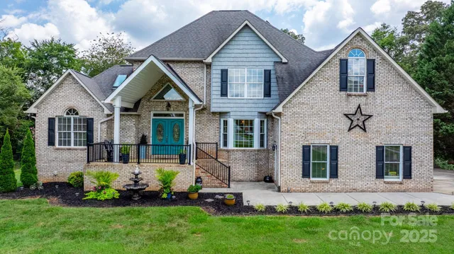 $545,000 | 1801 Twin Ponds Drive, Hickory, NC 28602
