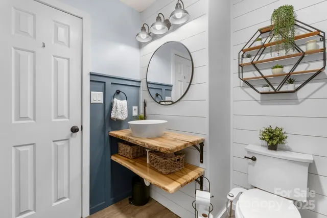 $545,000 | 1801 Twin Ponds Drive, Hickory, NC 28602