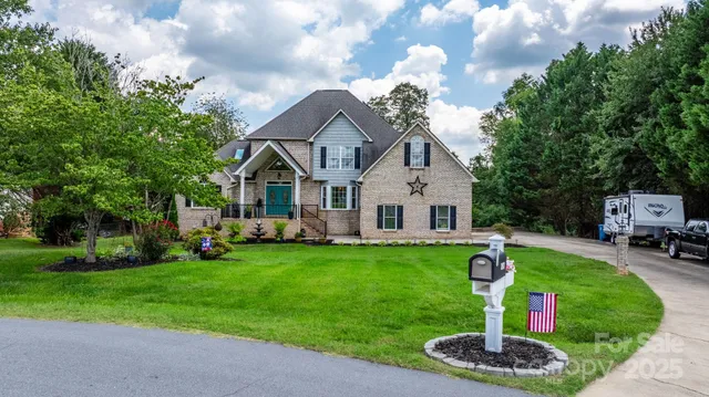 $545,000 | 1801 Twin Ponds Drive, Hickory, NC 28602