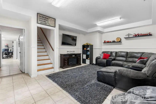 $545,000 | 1801 Twin Ponds Drive, Hickory, NC 28602