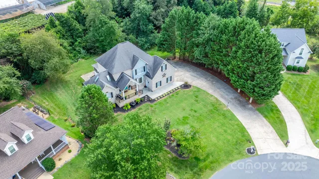 $545,000 | 1801 Twin Ponds Drive, Hickory, NC 28602