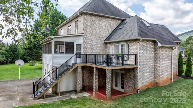 $545,000 | 1801 Twin Ponds Drive, Hickory, NC 28602