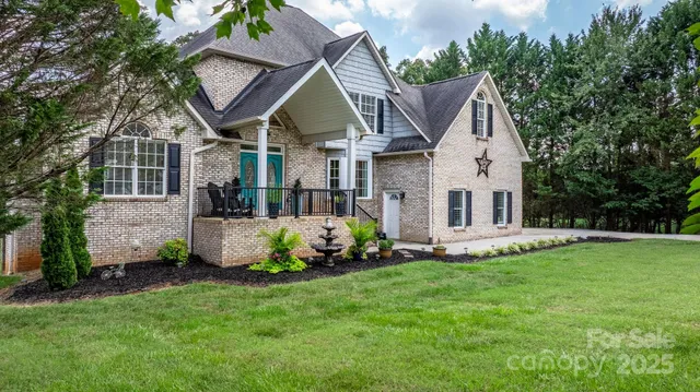 $545,000 | 1801 Twin Ponds Drive, Hickory, NC 28602