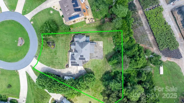 $545,000 | 1801 Twin Ponds Drive, Hickory, NC 28602