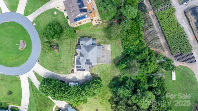 $545,000 | 1801 Twin Ponds Drive, Hickory, NC 28602