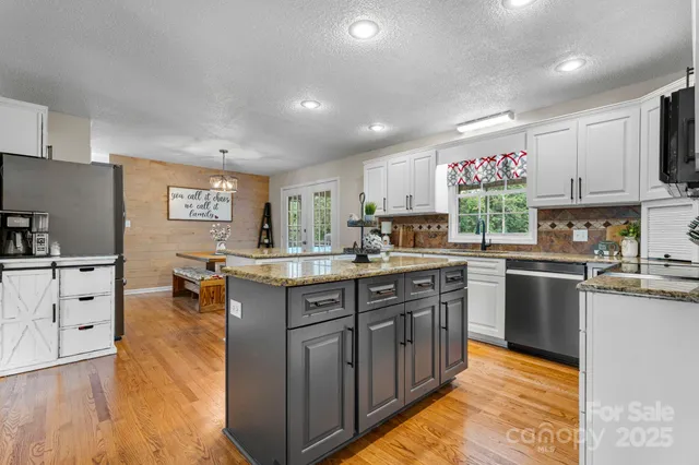 $545,000 | 1801 Twin Ponds Drive, Hickory, NC 28602