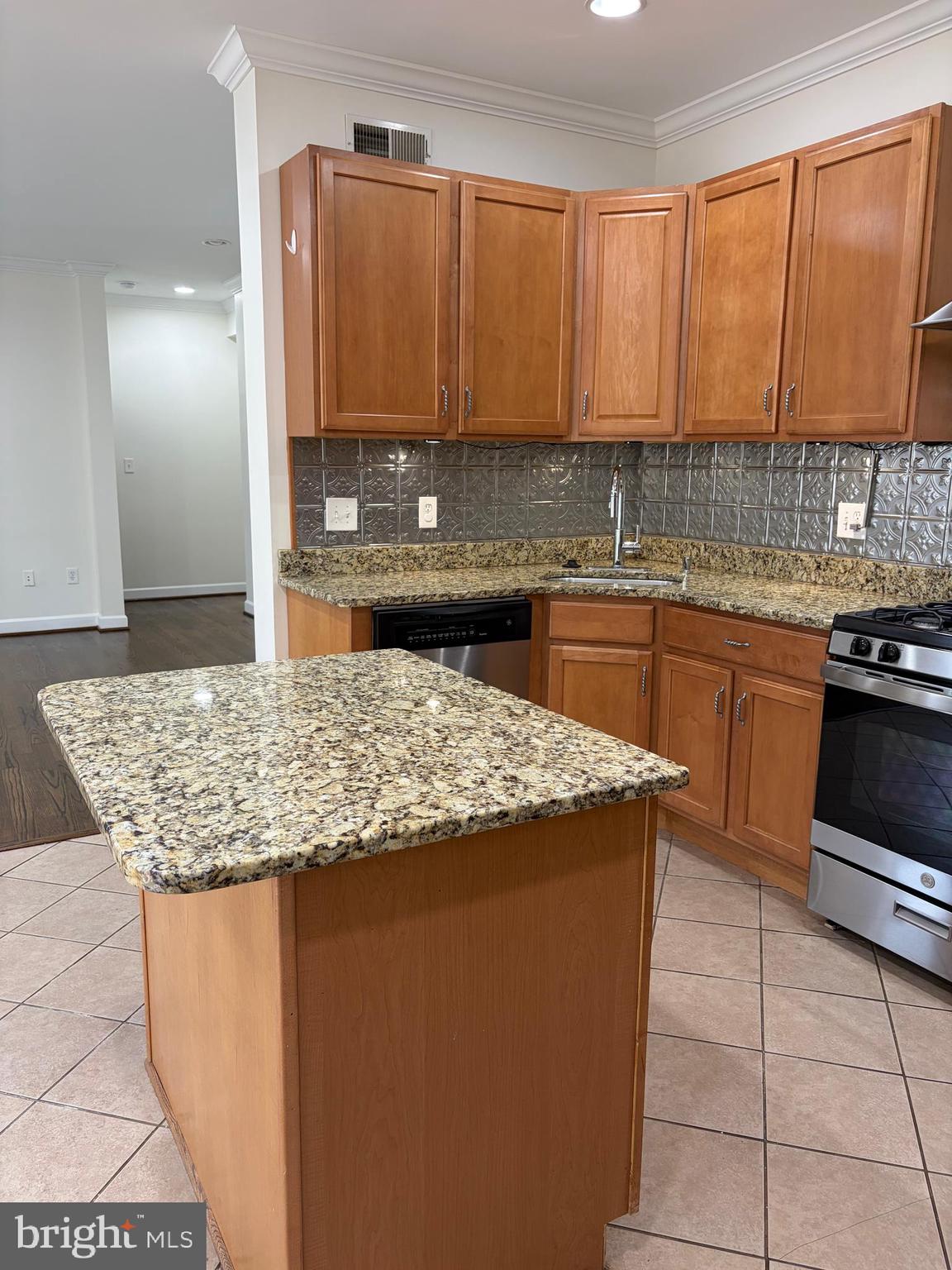 6711 Greendale Road Alexandria, VA 22310 - Photo 21 of 35 Kitchen