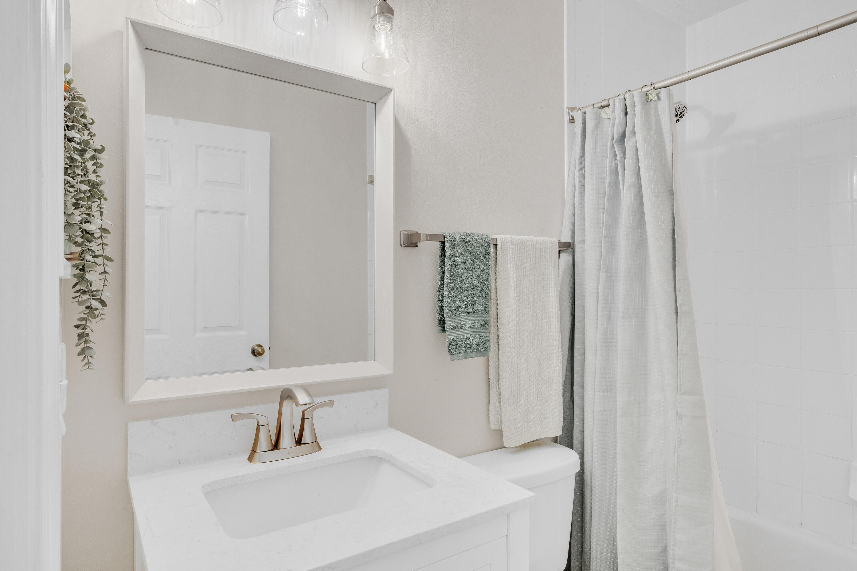 2551 Southwest Riviera Road Stuart, FL 34997 - Photo 37 of 77 12 Guest Bathroom (2)