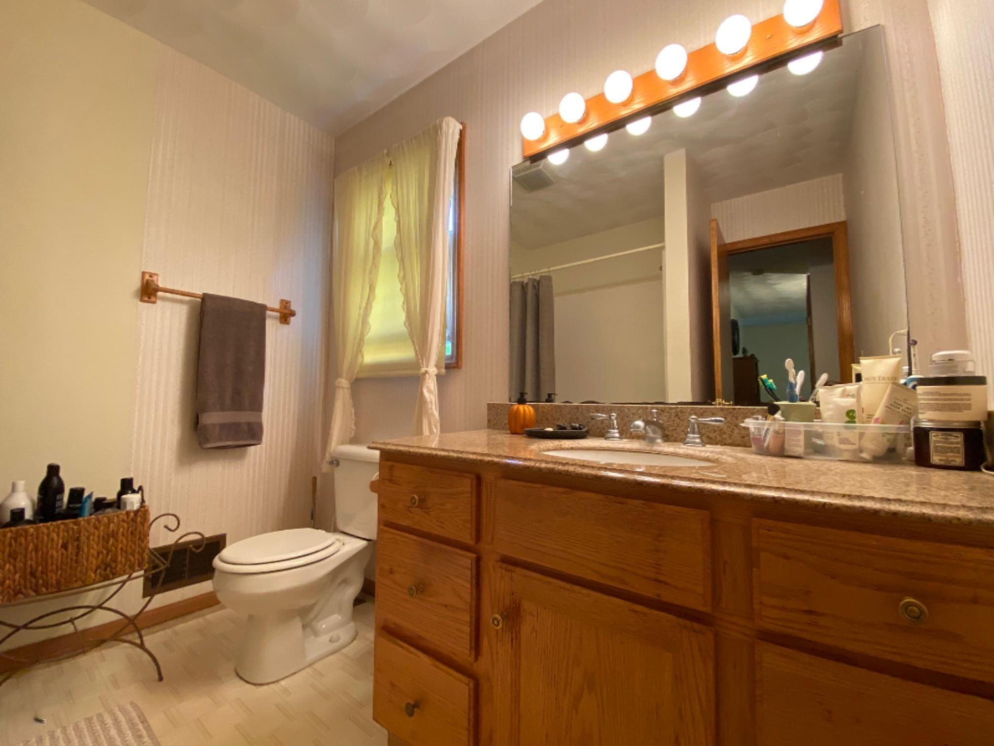 8086 Calvin Road Battle Creek, MI 49017 - Photo 14 of 27 Family Bathroom
