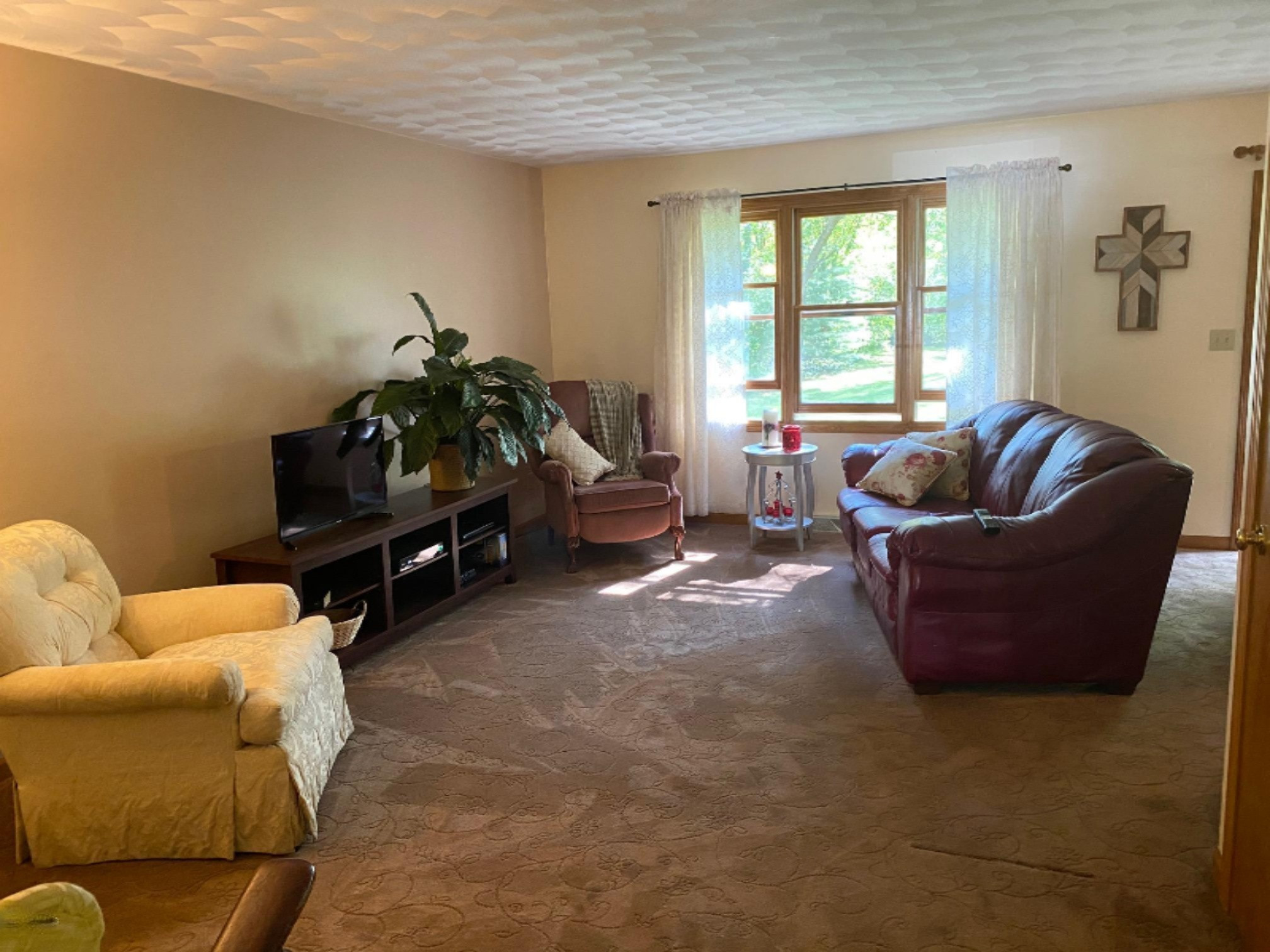 8086 Calvin Road Battle Creek, MI 49017 - Photo 6 of 27 Living Room