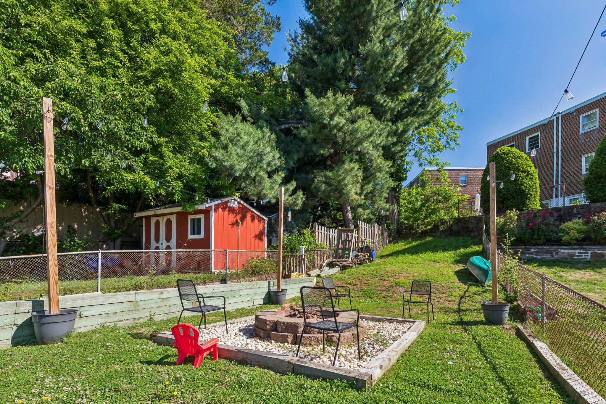 725 Hill Road Philadelphia, PA 19128 - Photo 29 of 43 a garden view with a seating space