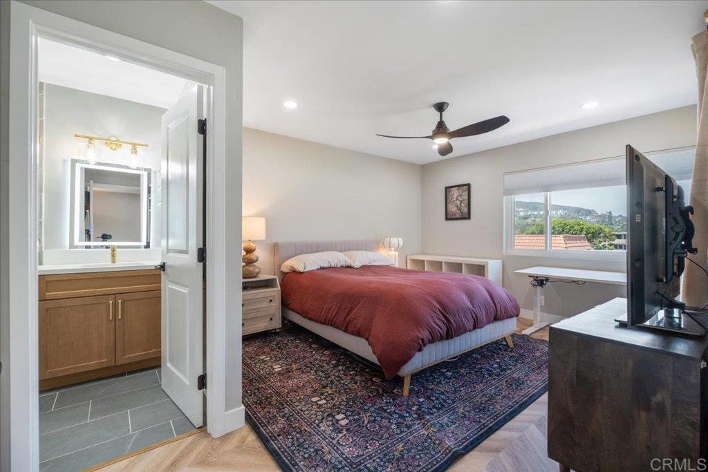 2600 Torrey Pines Road, Unit B38 La Jolla, CA 92037 - Photo 12 of 28 primary bedroom