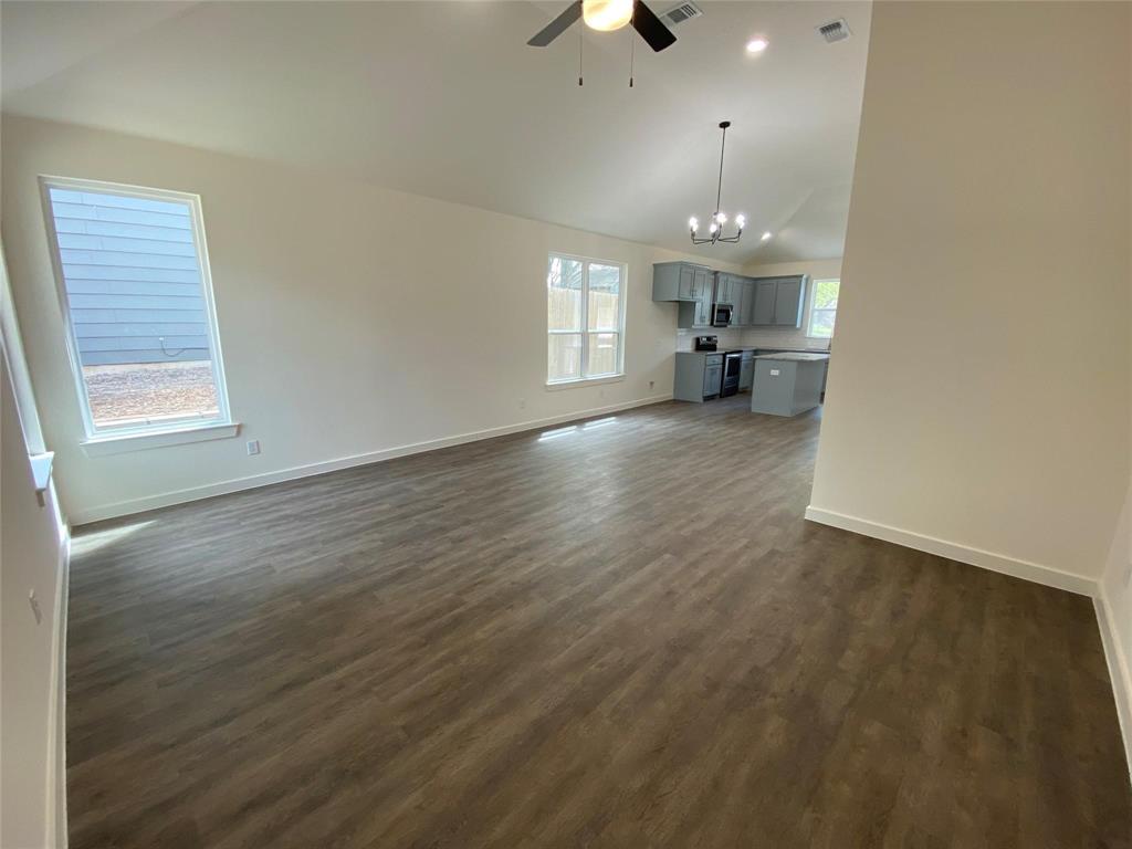 610 East Texas Street Denison, TX 75021 - Photo 2 of 14