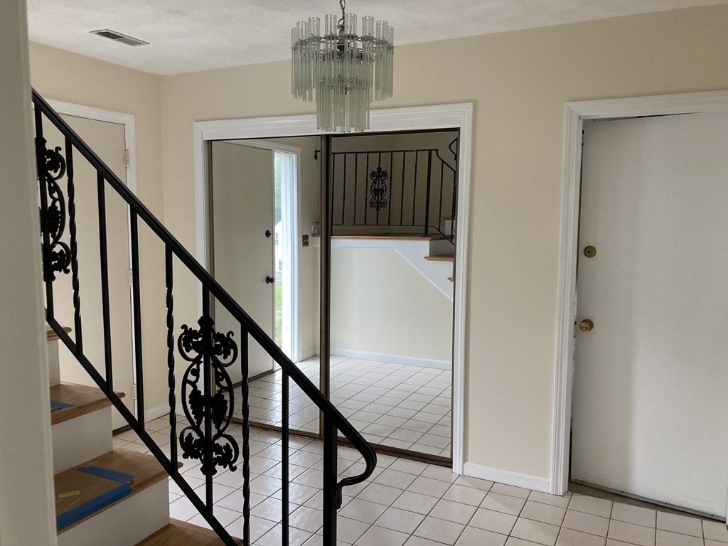 190 Fox Hill Road Burlington, MA 01803 - Photo 3 of 13 a view of entryway