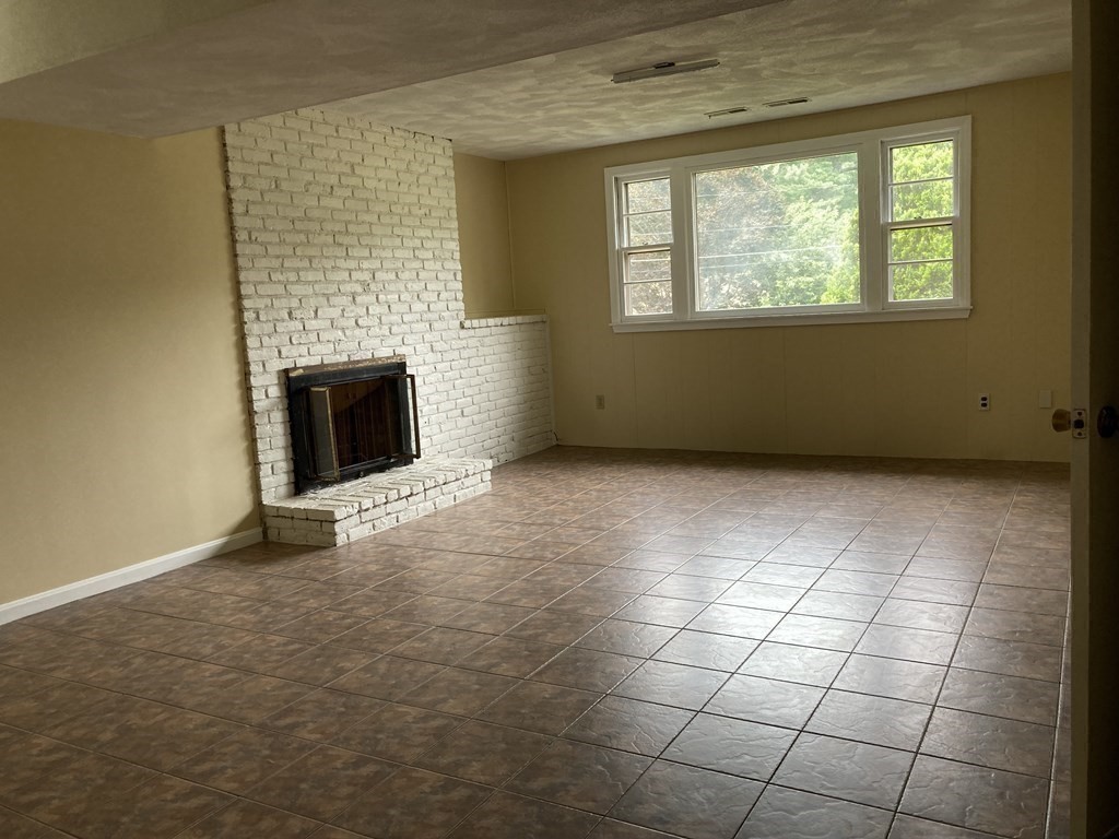 190 Fox Hill Road Burlington, MA 01803 - Photo 4 of 13 an empty room with windows