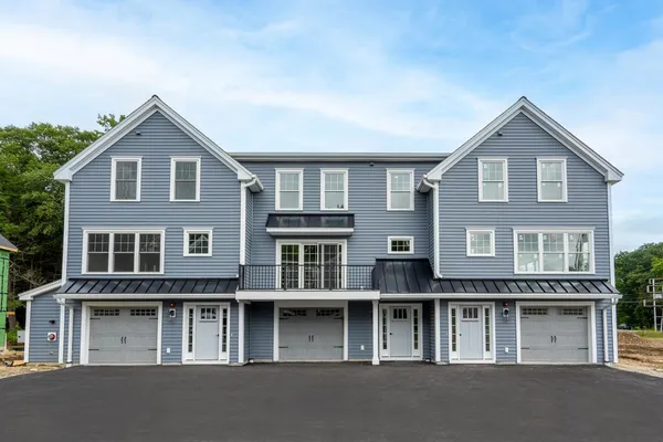 $759,900 | 26 Thompson Road, Unit 22, North Hampton, NH 03862