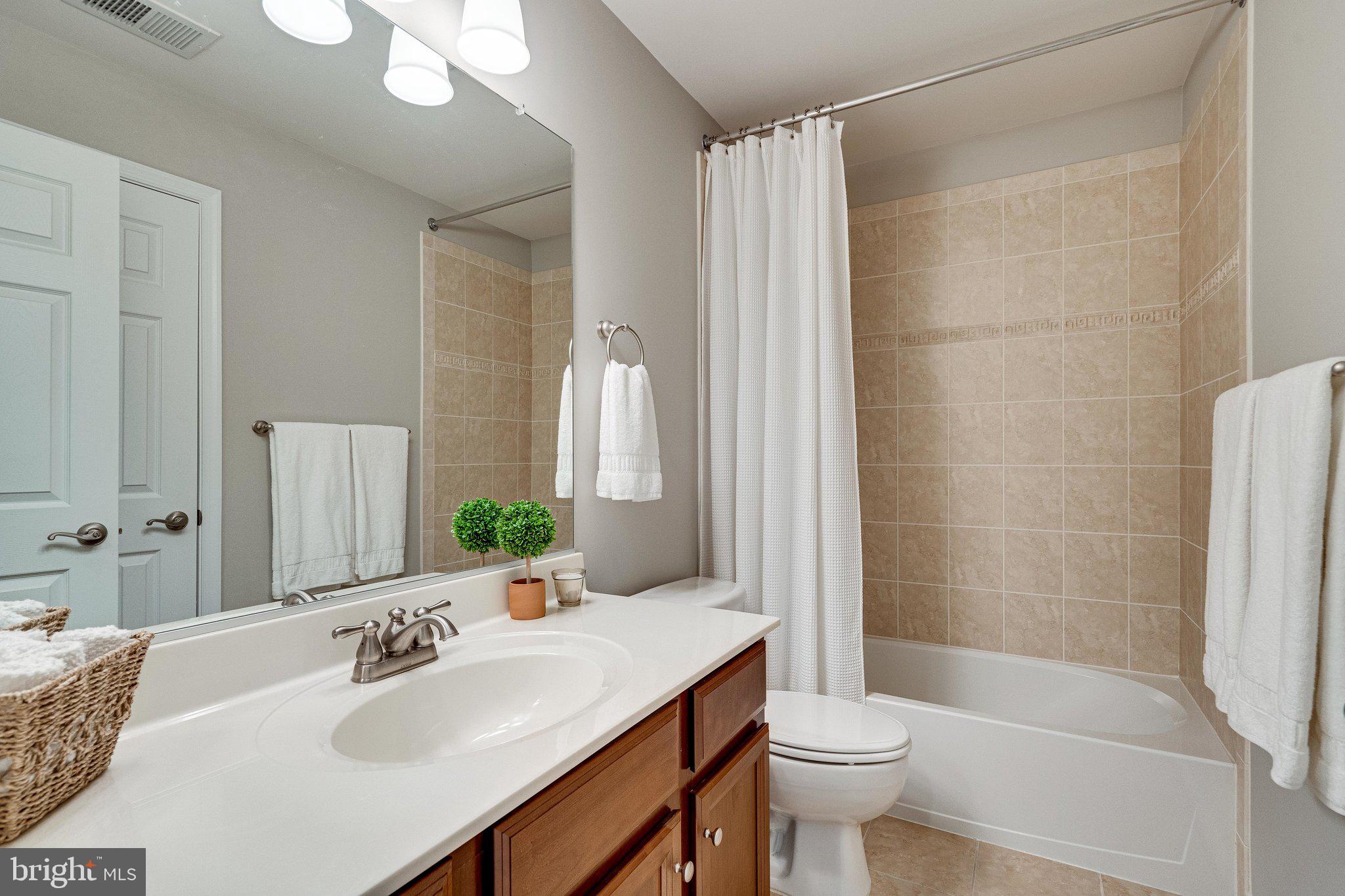 9167 Furey Road Lorton, VA 22079 - Photo 39 of 55 Well appointed full hall bath upstairs.