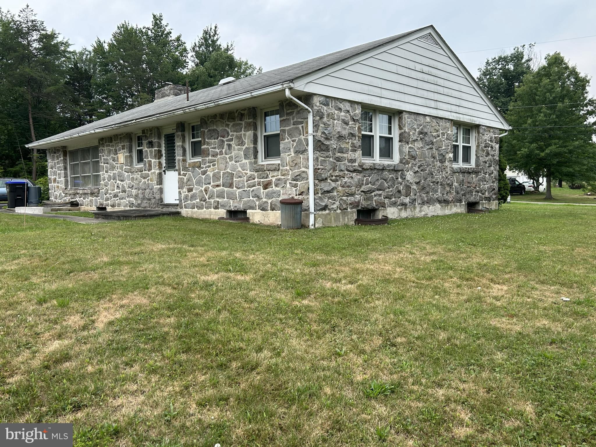 2122 Yarnall Road Pottstown, PA 19464 - Photo 3 of 10