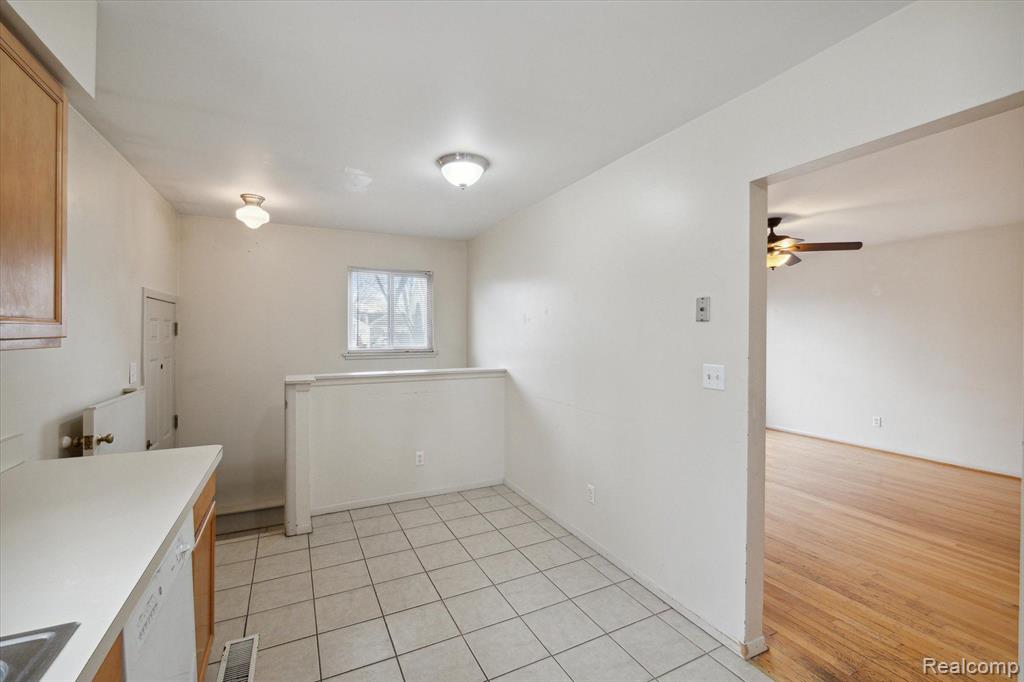 1626 Cambridge Road Berkley, MI 48072 - Photo 13 of 34