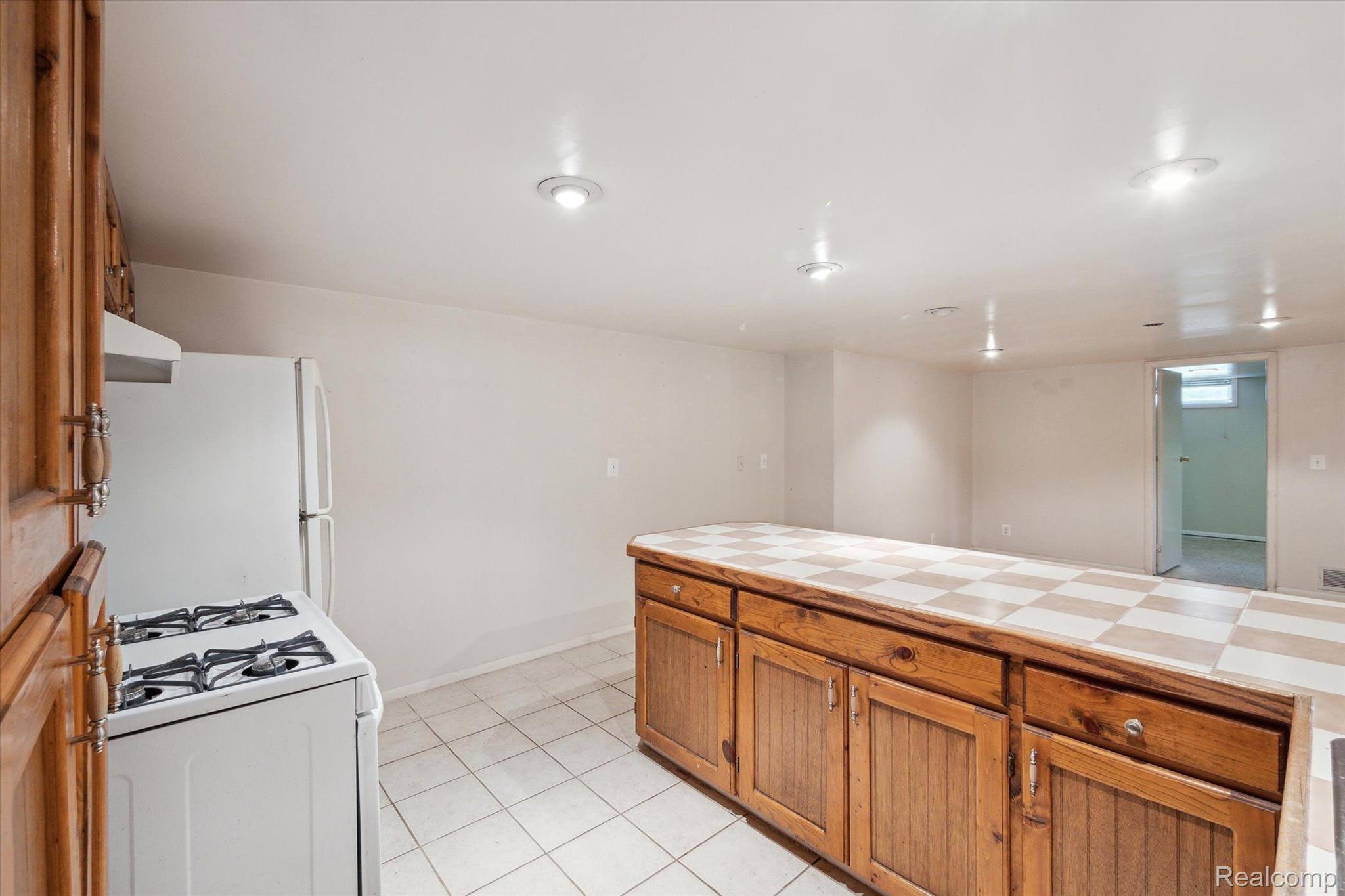 956 Hemingway Road Lake Orion, MI 48362 - Photo 59 of 70 Gallery Image 59