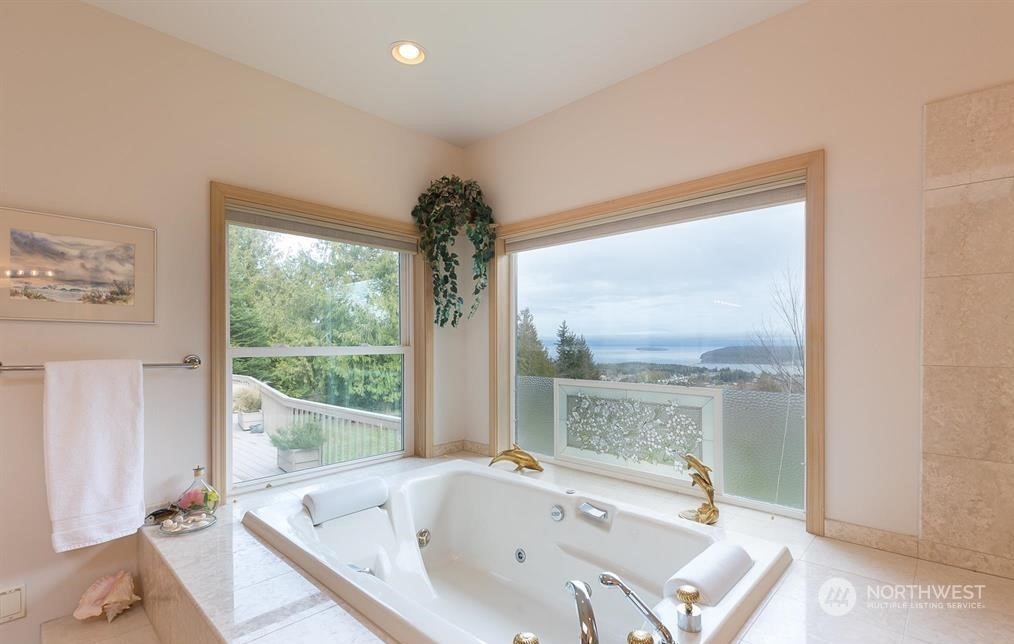 485 Doe Run Road Sequim, WA 98382 - Photo 30 of 40 a bathroom with a bathtub and a shower