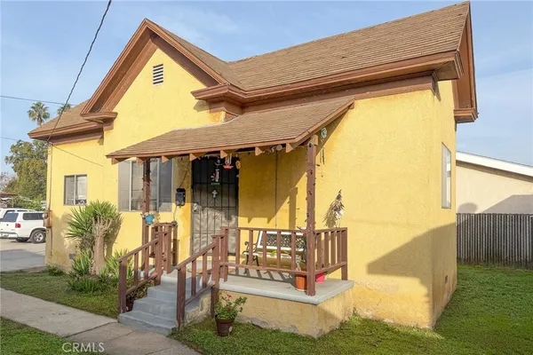 a view of a house with a small yard