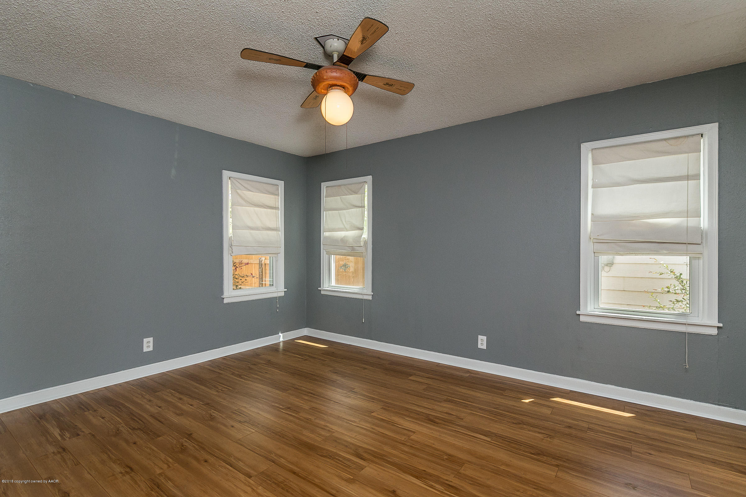 917 South Rusk Street Amarillo, TX 79102 - Photo 8 of 13 a view of an empty room with wooden floor and a window