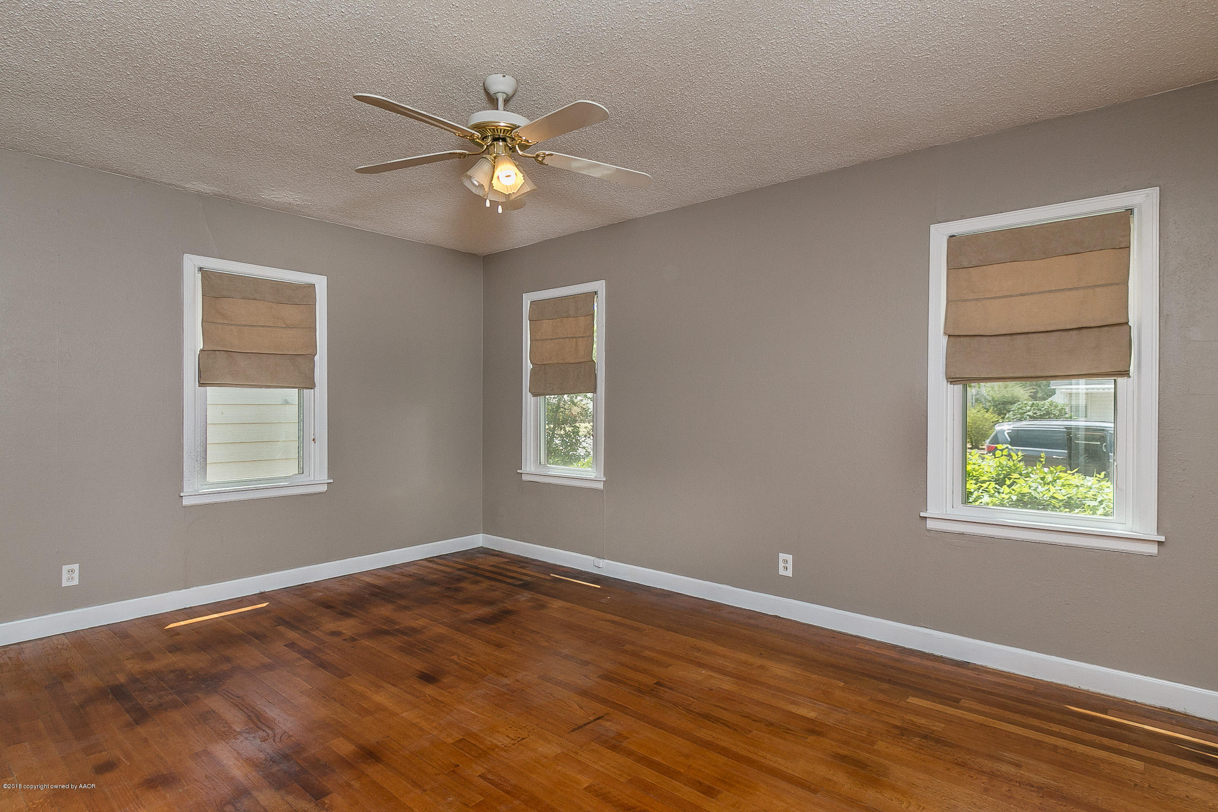 917 South Rusk Street Amarillo, TX 79102 - Photo 9 of 13 a view of an empty room with wooden floor and a window