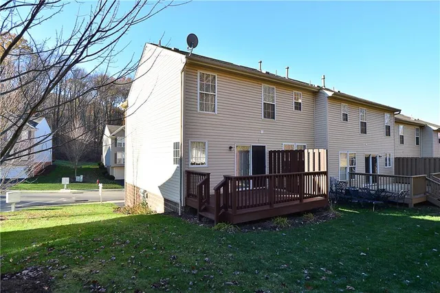 a view of a house with backyard and porch