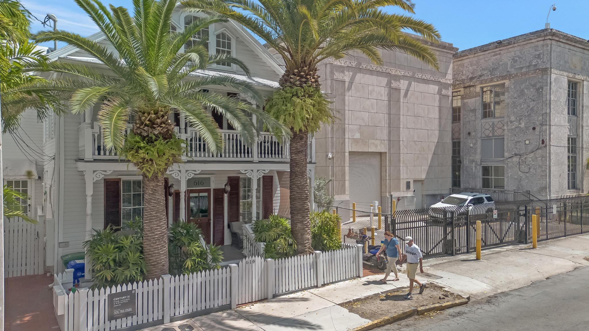 616 Caroline Street, Unit 5 Key West, FL 33040 - Photo 3 of 41 a view of a house with a patio