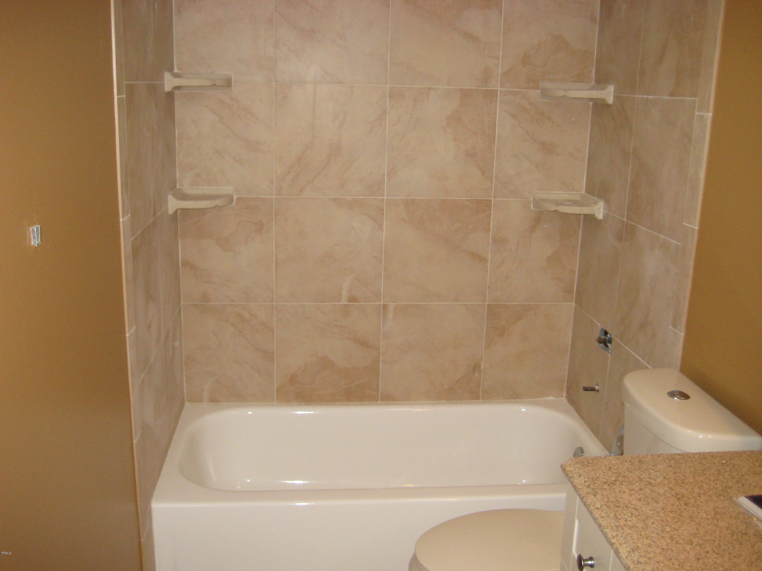 3900 Southeast County Line Road, Unit 24D Tequesta, FL 33469 - Photo 10 of 13 Bath