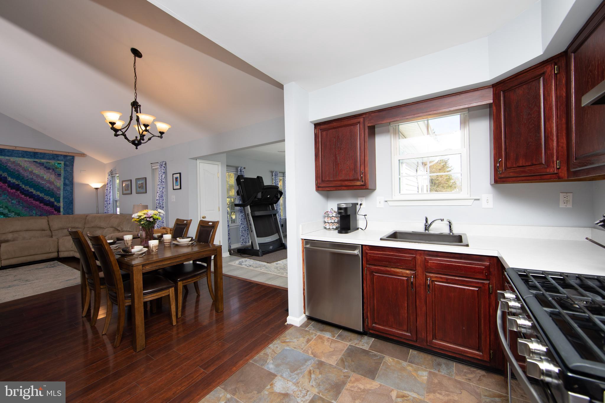 718 Chatsford Road Williamstown, NJ 08094 - Photo 21 of 45 Updated Kitchen