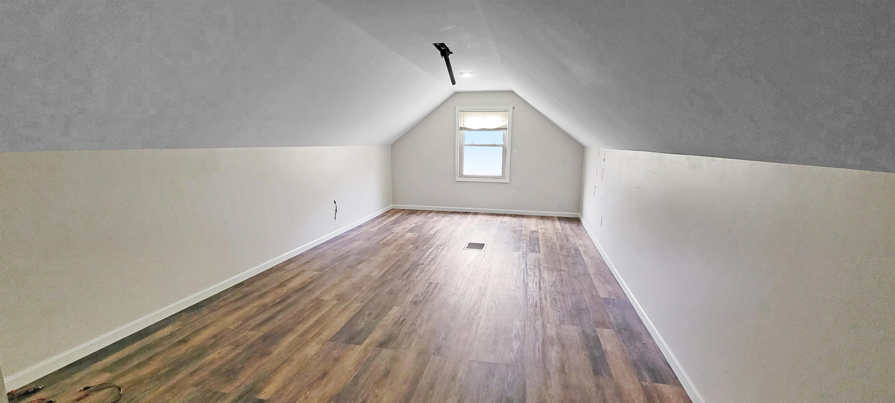 2127 East Coldwater Road Flint, MI 48505 - Photo 11 of 15 50176246-d15ffe10-403b-47d2-a246-f89d2756ccc9.JPG